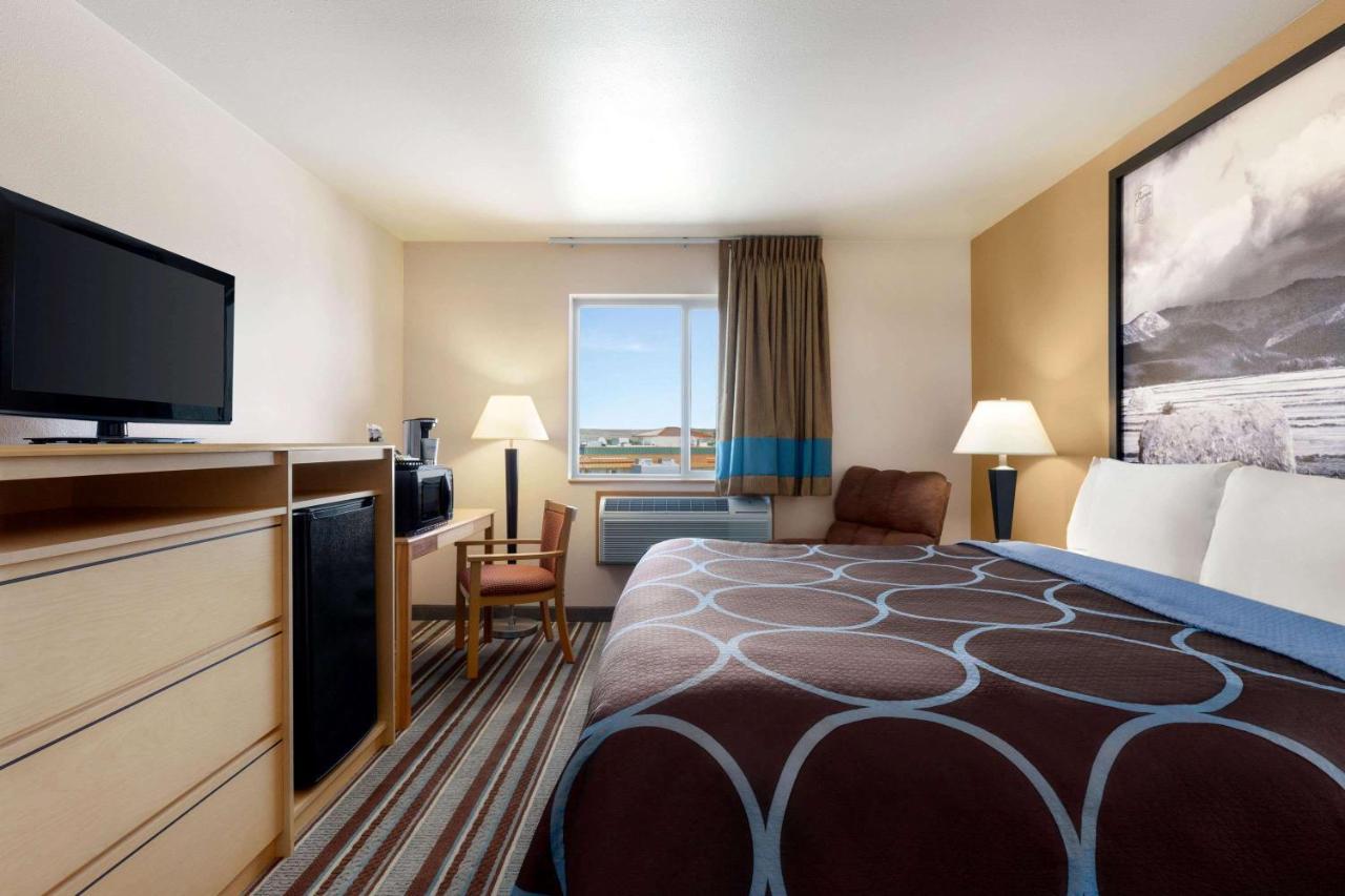 Super 8 By Wyndham Big Timber Motel Ngoại thất bức ảnh